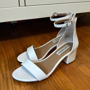 Steve Madden White Leather Kitten Heels